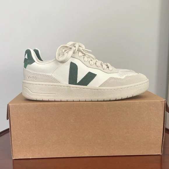 Veja V-90 Sneakers in Extra-White Cypress in Size 38 - Picture 6 of 10